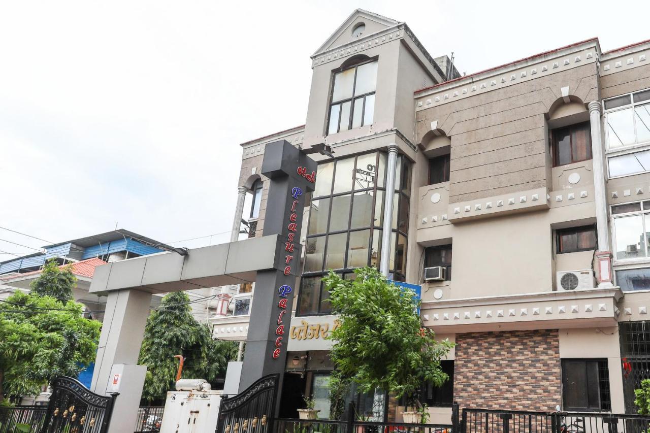 Oyo 62194 Pleasure Palace Hotel Indore Eksteriør billede